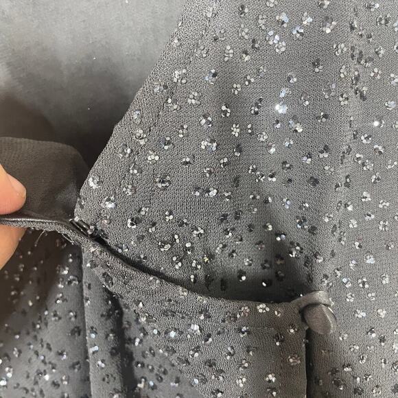 TC Laughlin NYC Size Small V Neck Glitter Wrap Top Blouse Gray Sleeveless - Picture 5 of 7